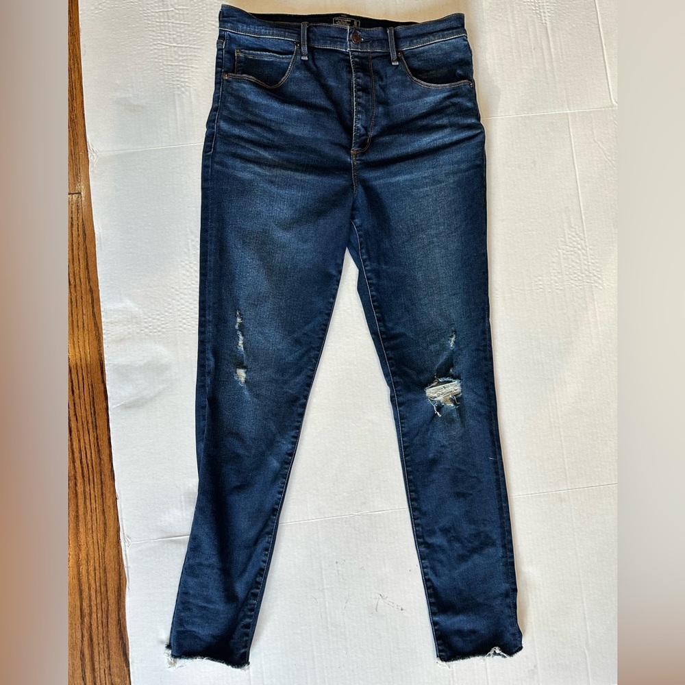 A&F Ultra High Rise Skinny Jeans Sz 31